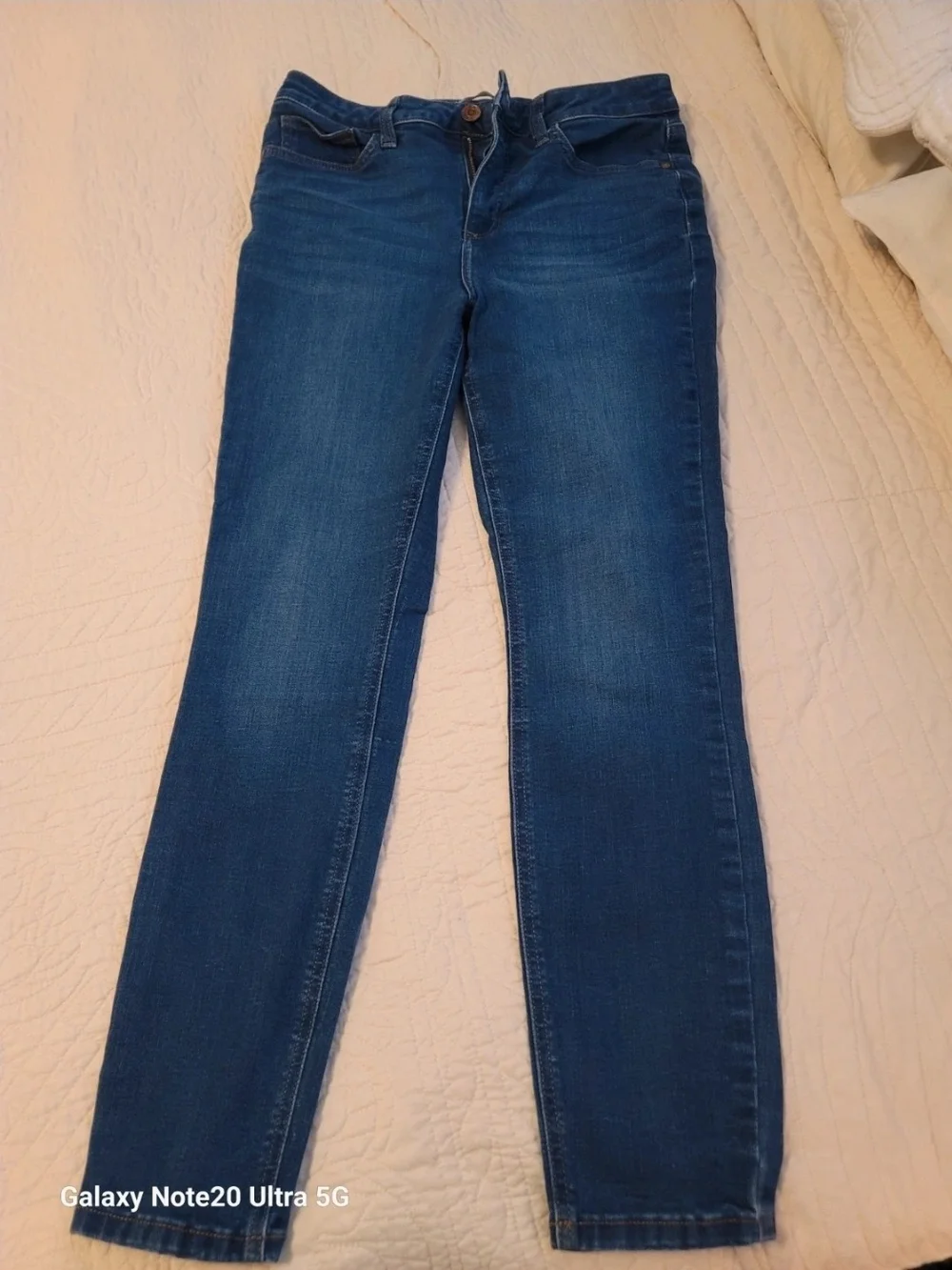 Lauren Conrad Skinny Jeans in Mid Blue Wash - Picture 2 of 5